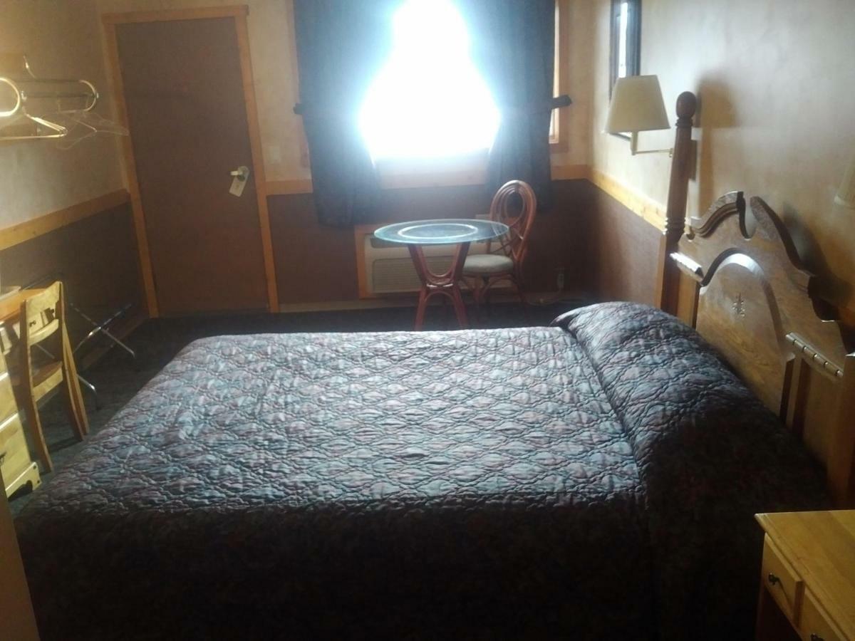 Algoma Motel Wawa Bagian luar foto