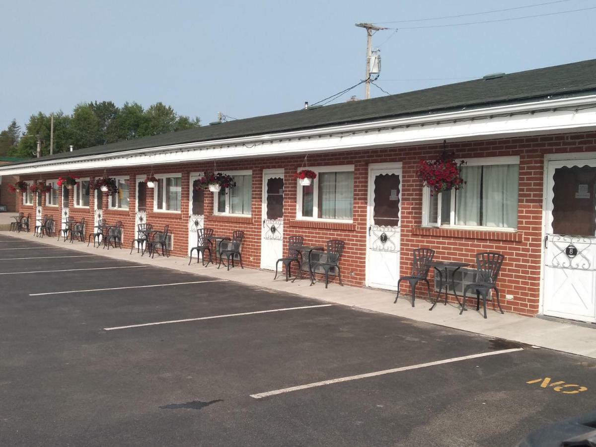 Algoma Motel Wawa Bagian luar foto
